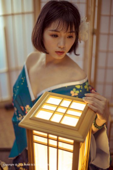 美人何处